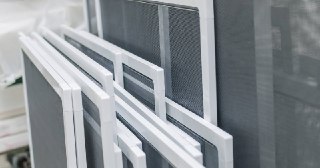 Москитные сетки на пластиковые окна Тобольск купить по цене от 942 руб.